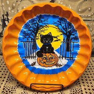 Vintage Halloween Plastic Plate Dish Black Cat on Jack O Lantern Pumpkin 9.5"
